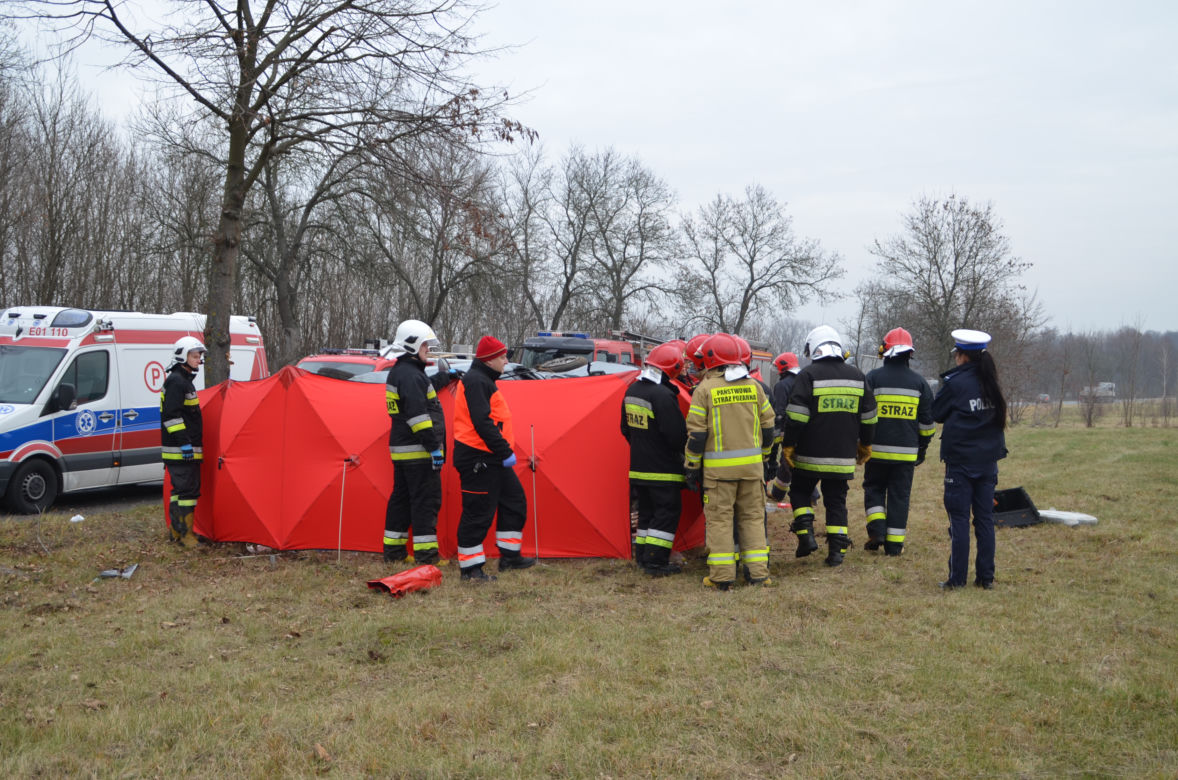Śmiertelny wypadek na dk 74. Nie żyje kobieta