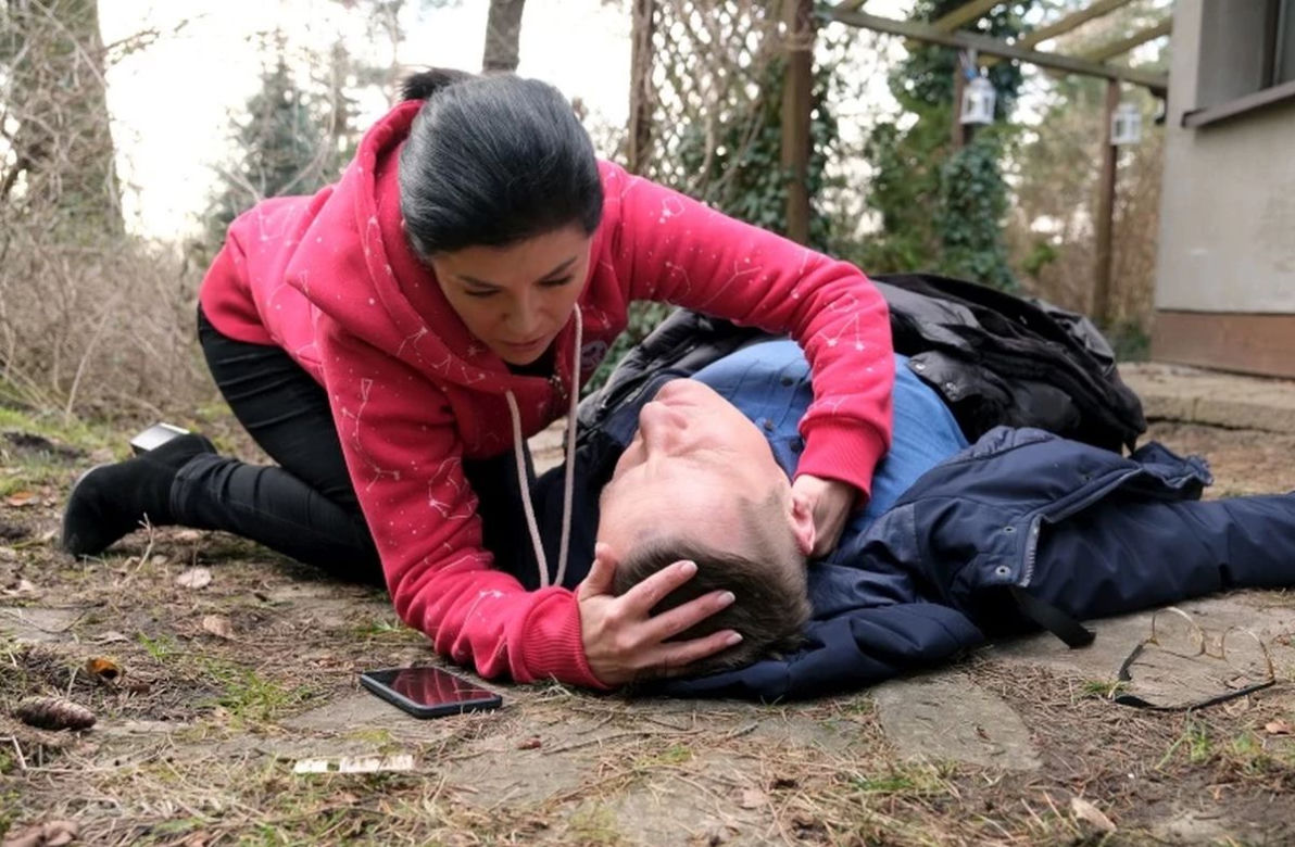 M jak miłość po wakacjach. Dramatyczna reanimacja Piotrka w 1736 odcinku. Kinga oszaleje z rozpaczy, kiedy usłyszy, że mąż nie dojedzie żywy do szpitala – ZDJĘCIA