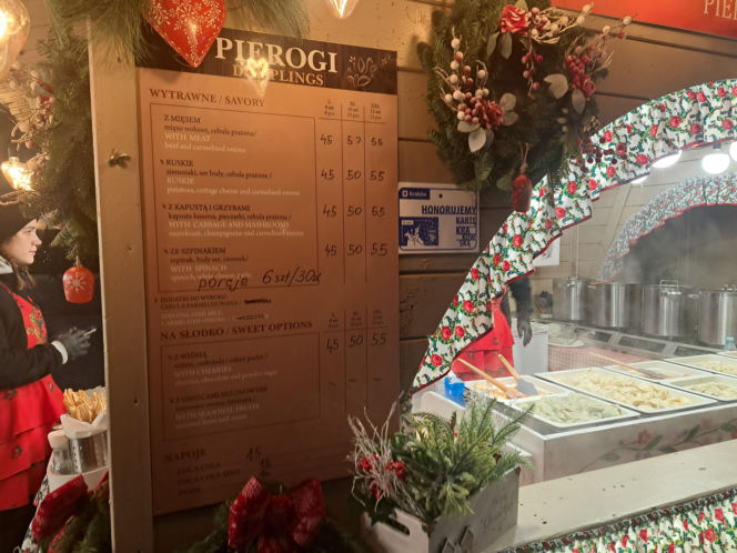 Jarmark Bożonarodzeniowy 2025 na Rynku Głównym w Krakowie. Jedzenie drogie jak nigdy