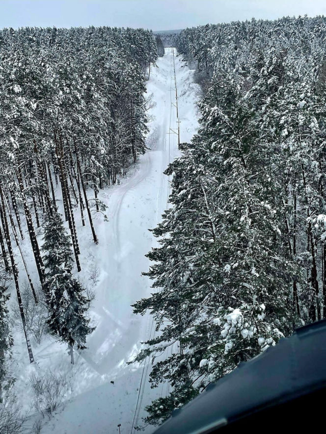 Kolejny atak zimy w Polsce na początku 2026 r. Intensywne opady śniegu na Warmii i Mazurach [ZDJĘCIA]