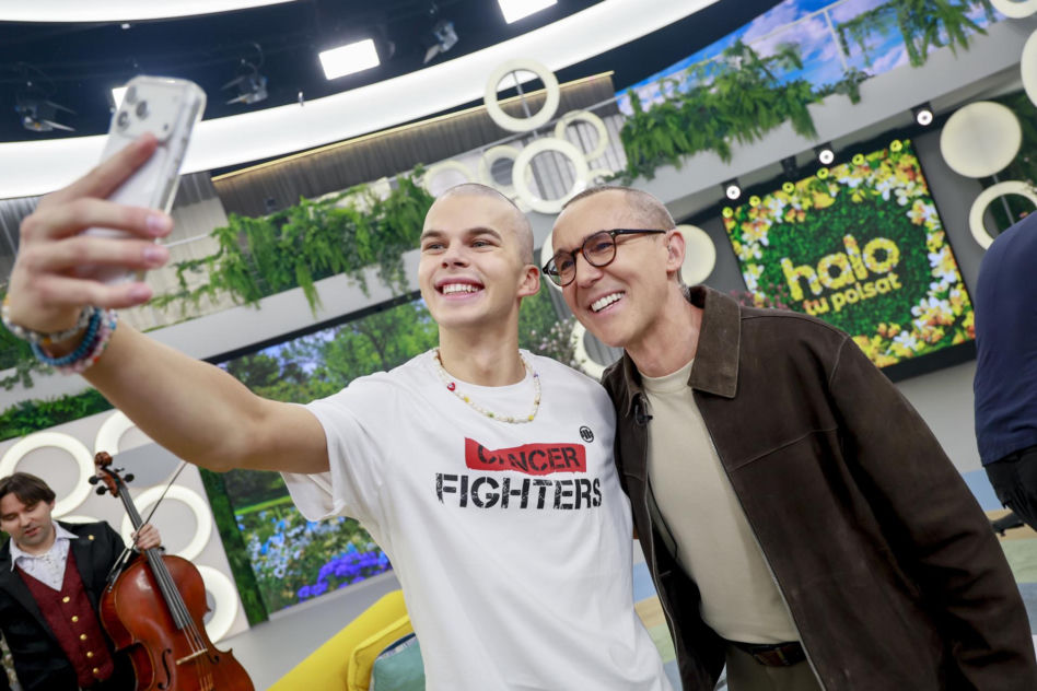 Kurzajewski ogolił się na łyso w "Halo tu Polsat"