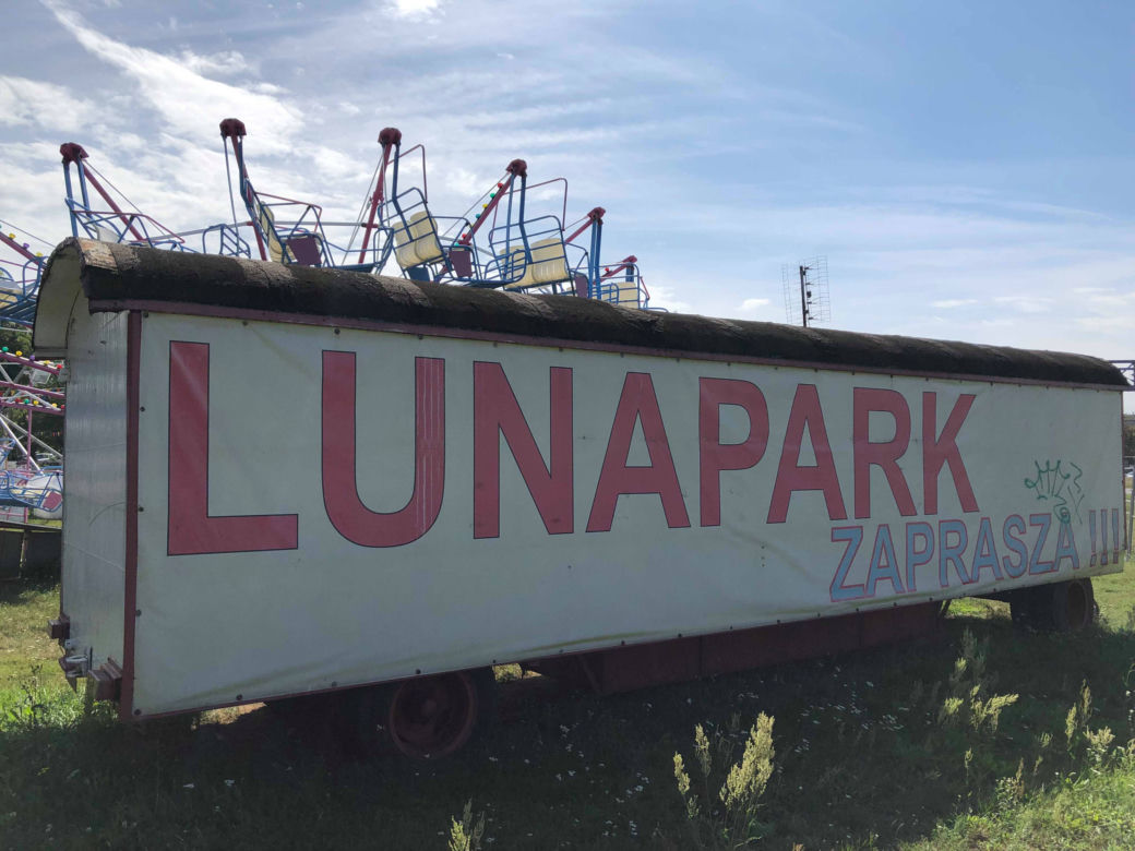 Wesołe miasteczko na Placu Społecznym 