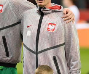 Anna Lewandowska z teściową i jej partnerem na meczu Polska - Bośnia