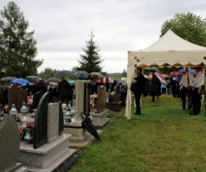 Niebo zapłakało nad Reginą Ż. Wzruszający pogrzeb ofiary tragedii na Węgrzech