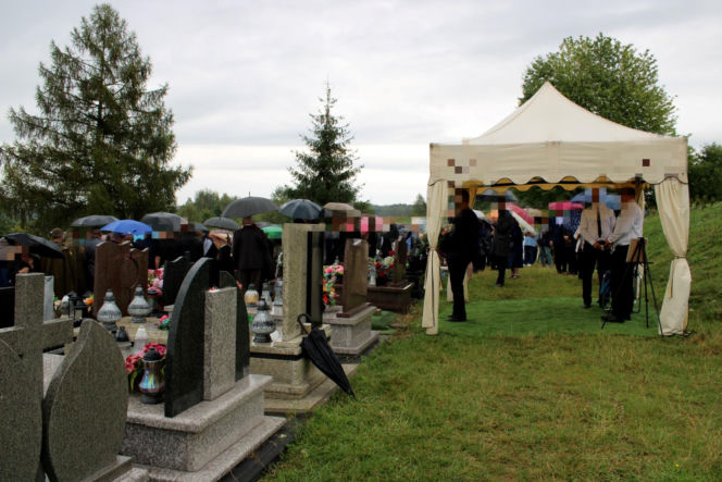 Niebo zapłakało nad Reginą Ż. Wzruszający pogrzeb ofiary tragedii na Węgrzech