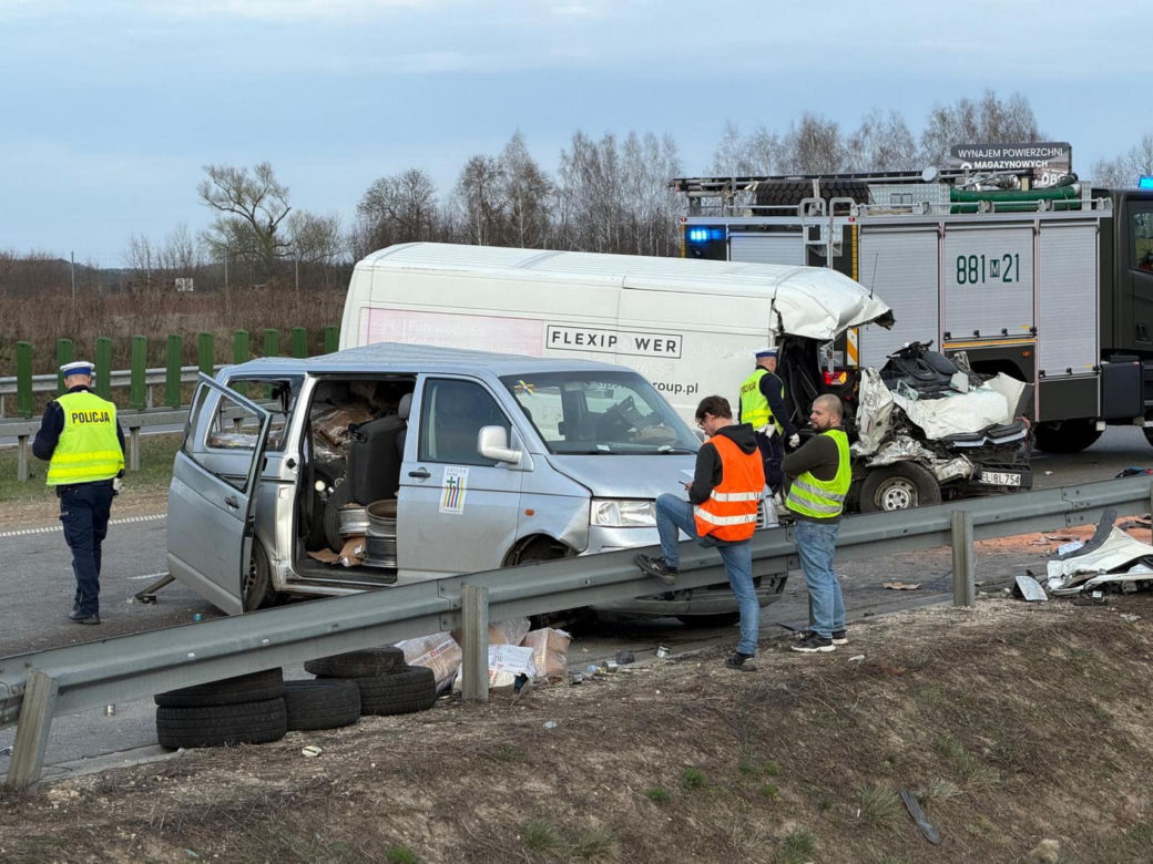 Wypadek na S17. Dwie osoby w szpitalu, jedna zginęła