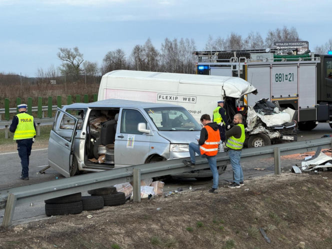 Wypadek na S17. Dwie osoby w szpitalu, jedna zginęła