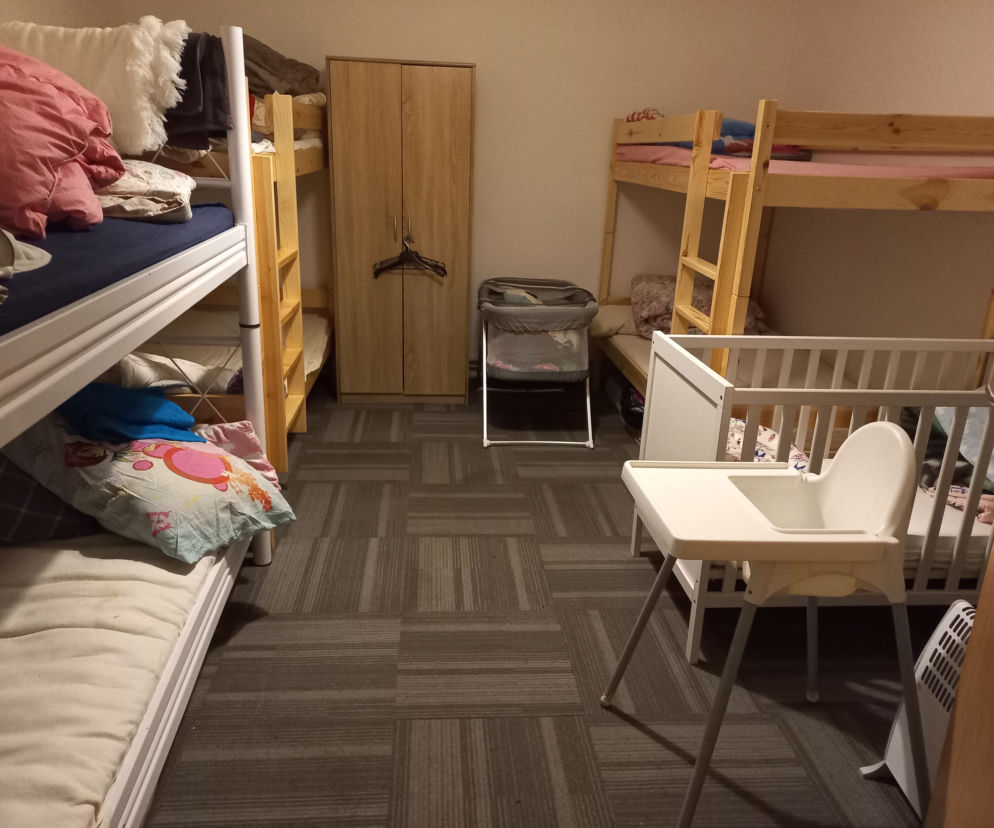 Jeden z pokoi hostelu w Starej Iwicznej