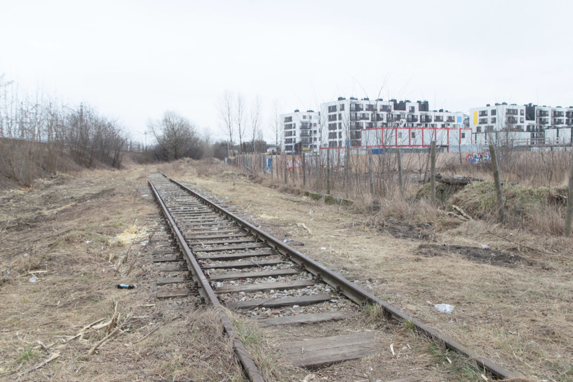 Udrażniają bocznicę kolejową prowadzącą do szpitala przy Szaserów