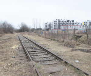 Udrażniają bocznicę kolejową prowadzącą do szpitala przy Szaserów