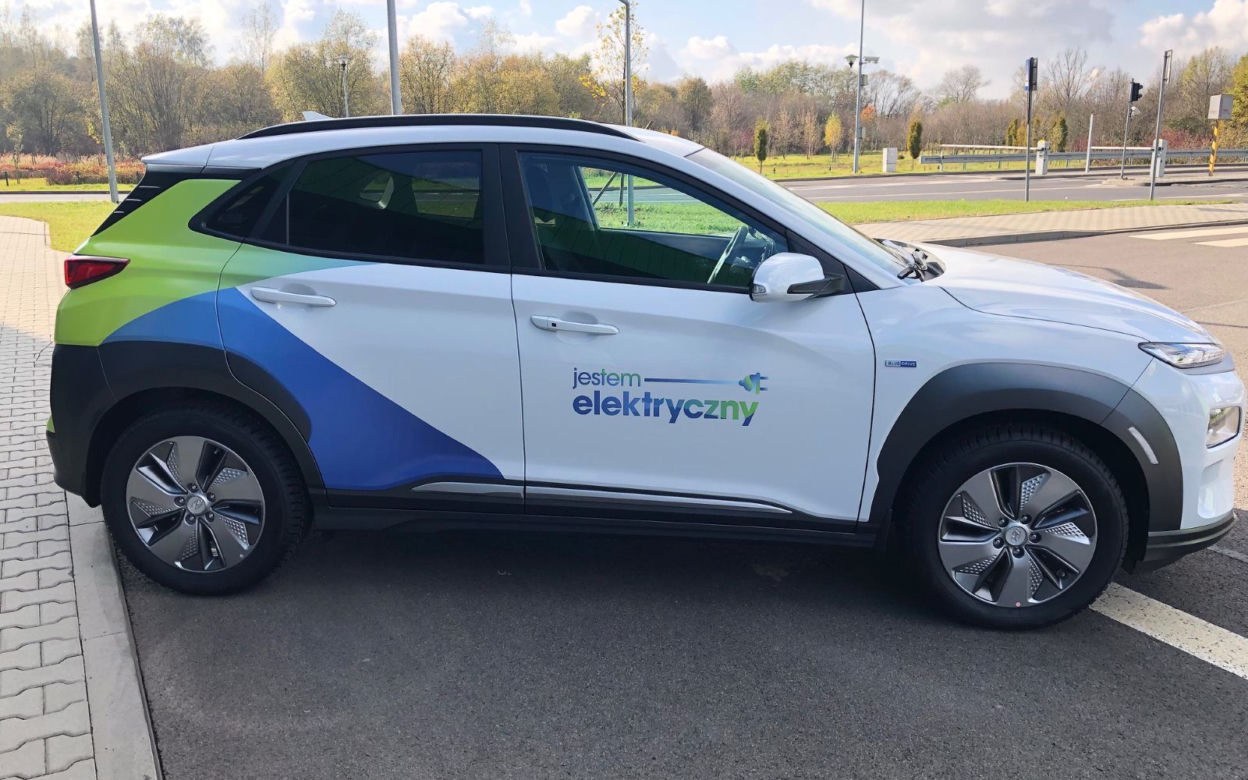 47 samochodów Hyundai KONA Electric trafiło do spółek publicznych miasta Kraków