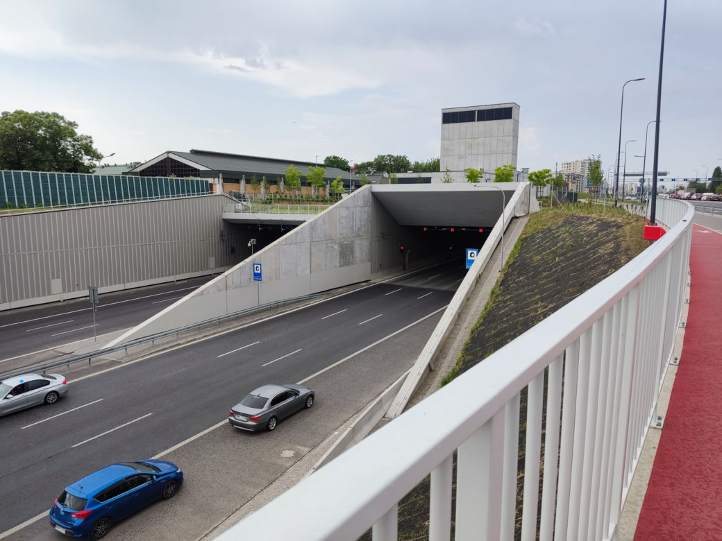 Strażacy zamknęli tunel Południowej Obwodnicy Warszawy. "Trwa sprawdzanie obiektu"
