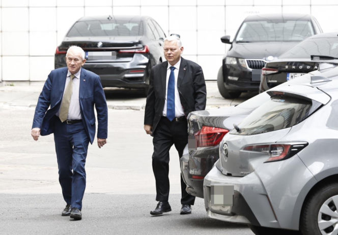 Kaczyński prosi o pieniądze