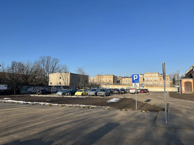 Parking przy Ćwiczni