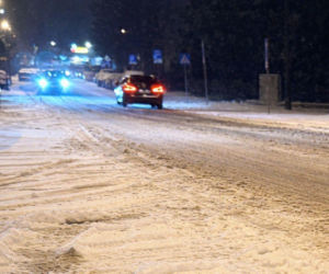 Zimowy armagedon we Wrocławiu i regionie. Śnieg sparaliżował drogi