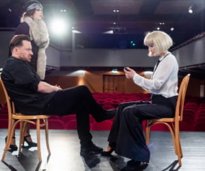 Na Wspólnej odc. 3267. Marta (Joanna Jabłczyńska), Celina Jantar (Joanna Sydor), reżyser Halicki (Adam Szczyszczaj)	