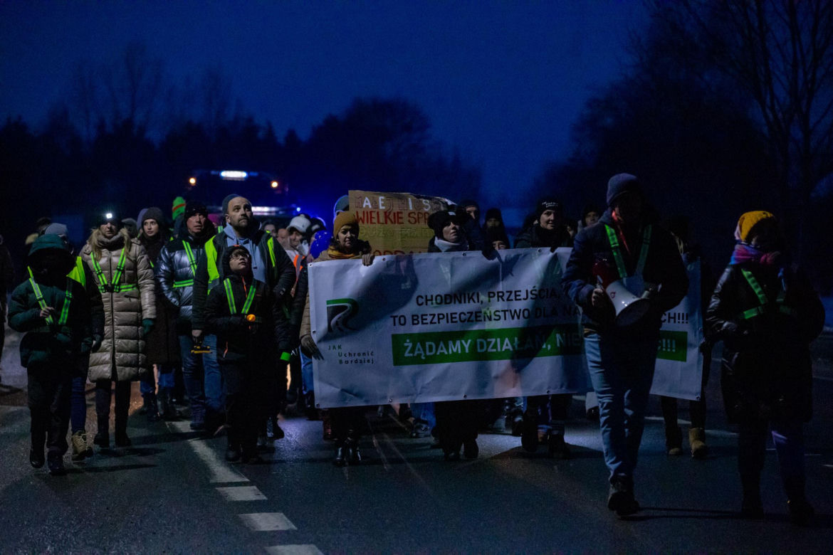 Kolejny protest na DK nr 80. Mieszkańcy Czarnowa wciąż pamiętają o wypadku, w którym zginął Kuba