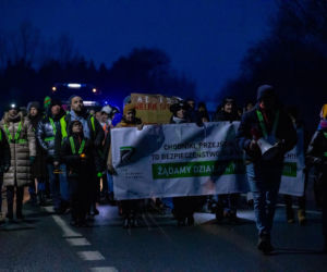 Kolejny protest na DK nr 80. Mieszkańcy Czarnowa wciąż pamiętają o wypadku, w którym zginął Kuba