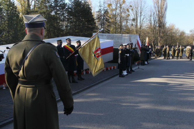 Obchody 16. rocznicy katastrofy smoleńskiej. Powązki
