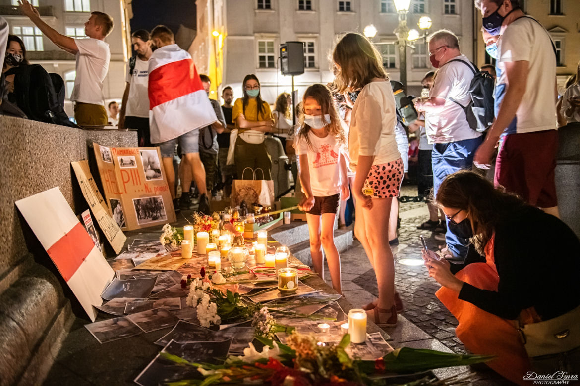 Manifestacja Białorusinów na rynku w Krakowie. "Precz z Łukaszenką!"