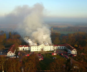 Płonie pałac w Korczewie