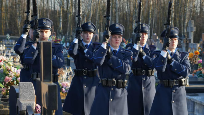 Piotr ubrał mundur, ucałował rodzinę i wyszedł do pracy. Jego serce nagle przestał bić