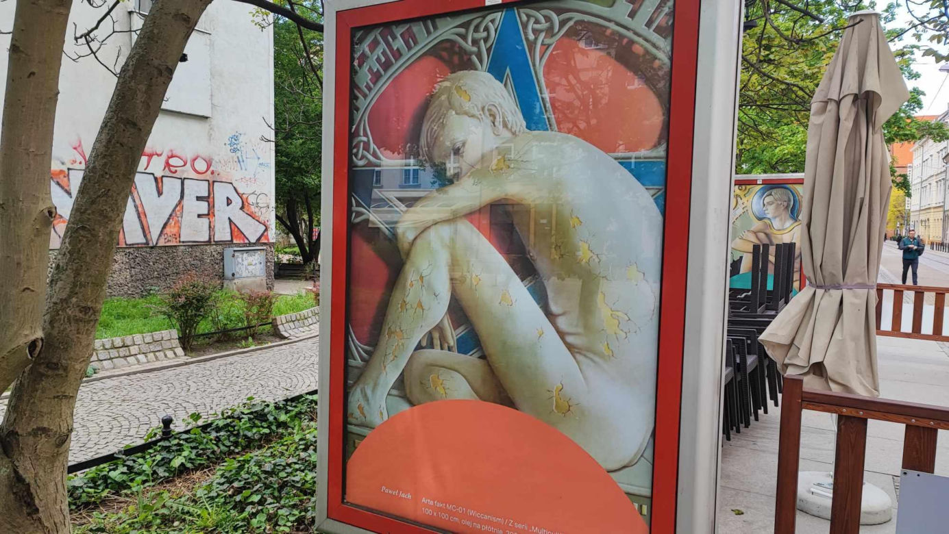 Kontrowersyjna wystawa we Wrocławiu. Mieszkańcy są oburzeni. Co artysta miał na myśli?