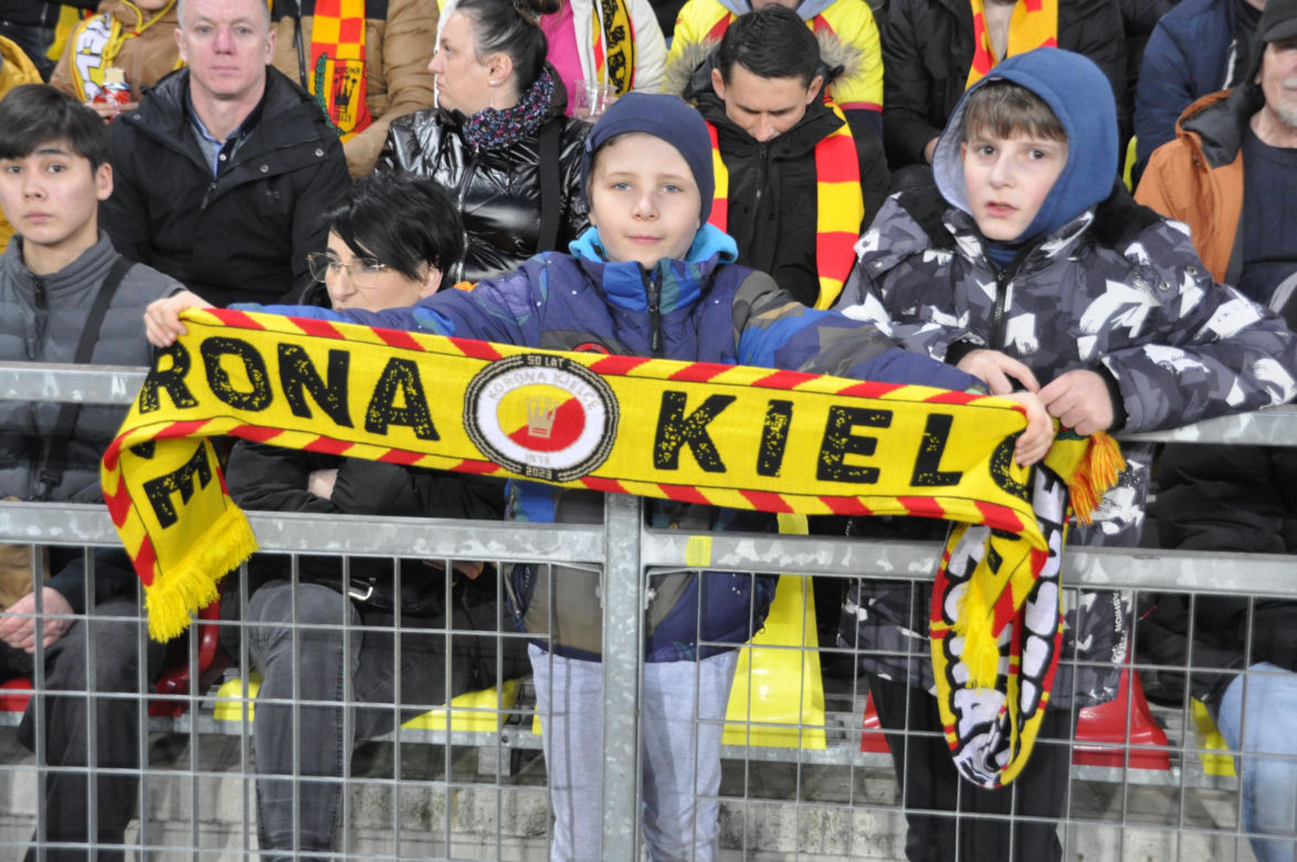 Korona Kielce - Legia Warszawa. Zdjęcia kibiców na Suzuki Arenie