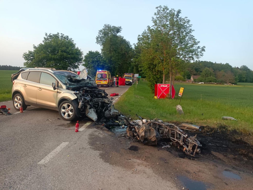  Zderzenie osobówki z motocyklem. Dwie osoby nie żyją