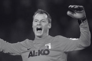 Tragiczna śmierć słynnego bramkarza. Wjechał samochodem pod pociąg