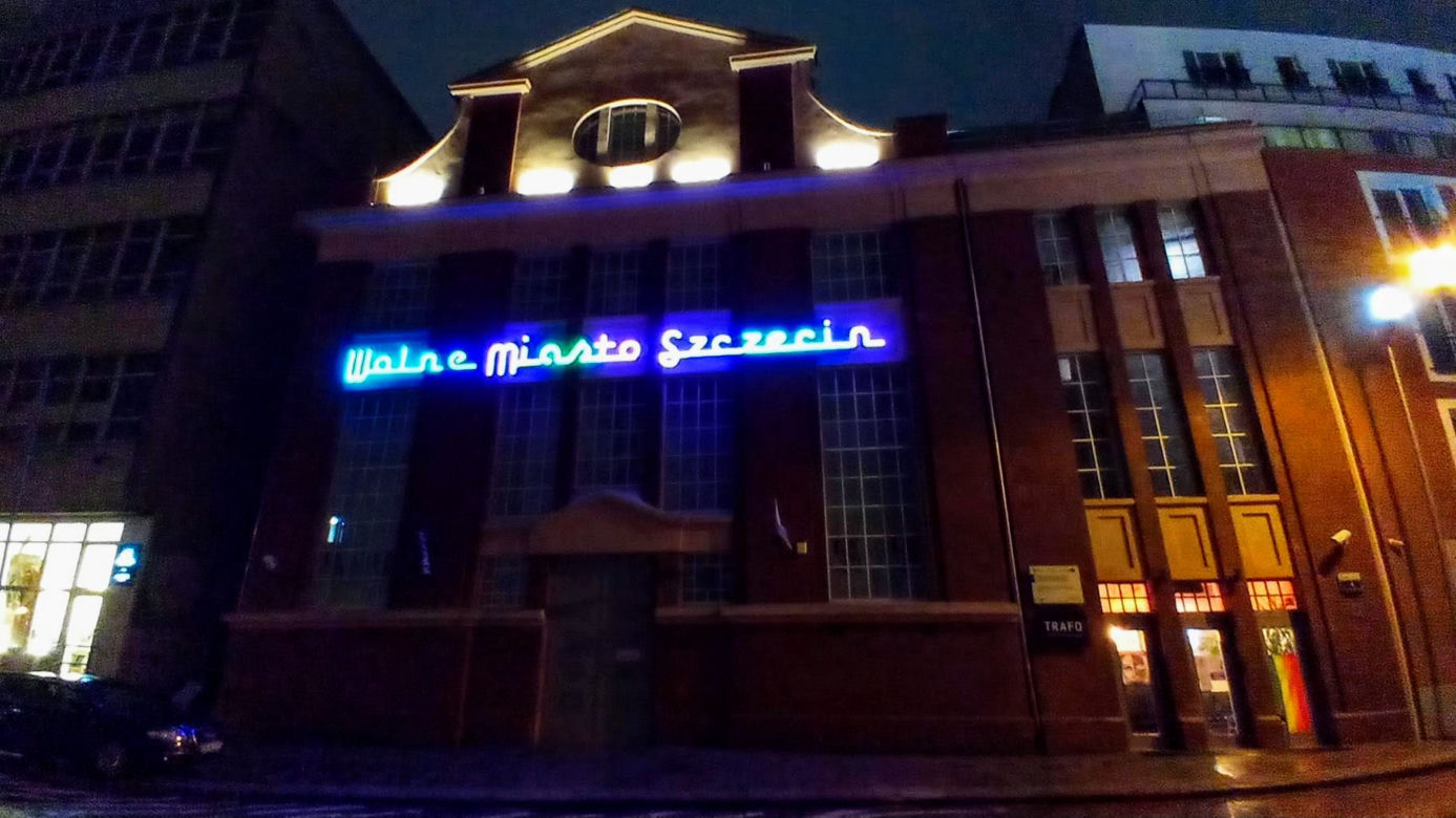 Napis na budynku Trafostacji Sztuki zbulwersował radnego Mateckiego