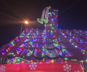 Bydgoski dom Griswoldów znów zachwyca. 300 tysięcy lampek robi niesamowity efekt