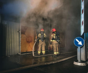 Pożar na targowisku przy ul. Bakalarskiej. Zatrzymano 36-letniego mężczyznę