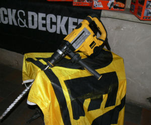 Młotowiertarka DeWALT klasy 6kg z uchwytem SDS-Max