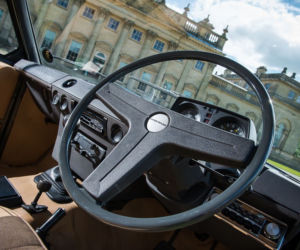Range Rover o numerze seryjnym 001