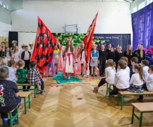 ZOBACZ zdjęcia z inscenizacji ekologicznej z okazji Dnia Ziemi w wykonaniu uczniów siedleckiej Dziesiątki