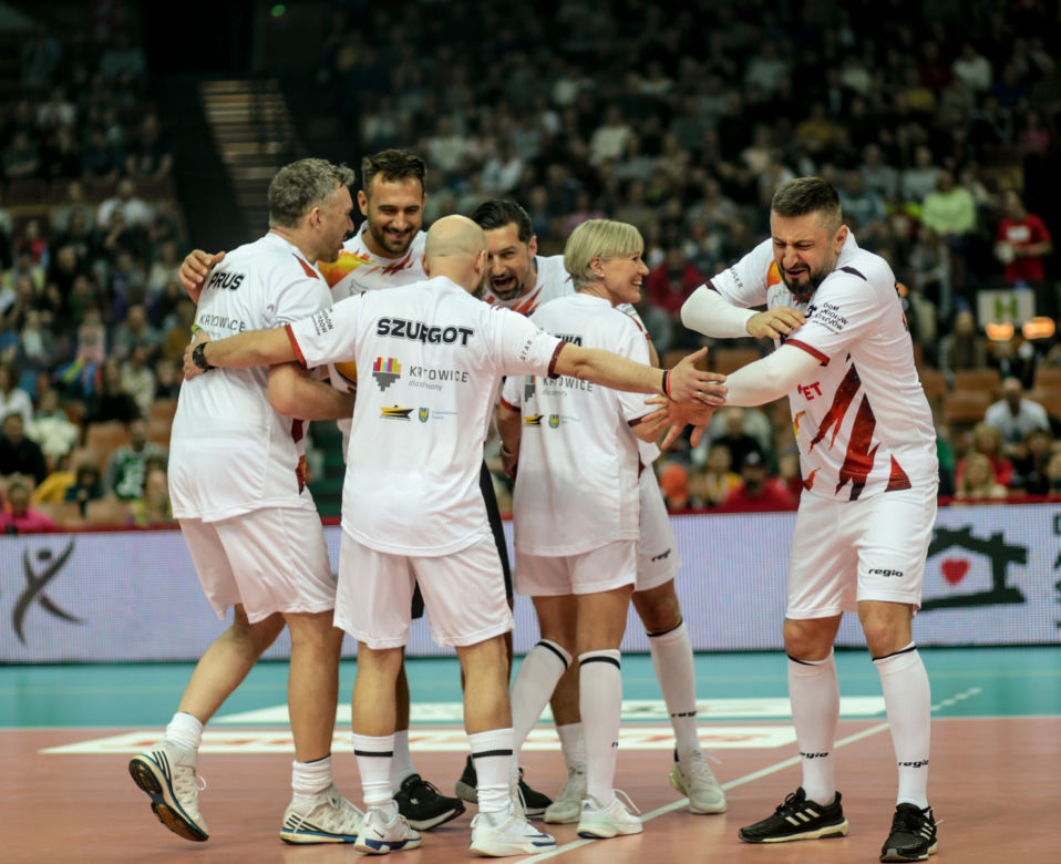 Legendarny Kosmiczny Mecz z Aniołami w Spodku: Gwiazdy zagrały dla Domu Aniołów Stróżów 