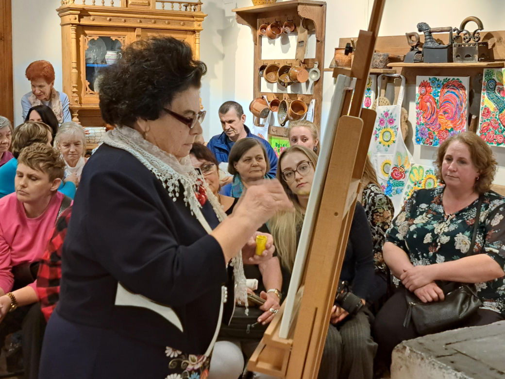 Janina Kruk - malarka z Zalipia w Muzeum Etnograficznym w Tarnowie