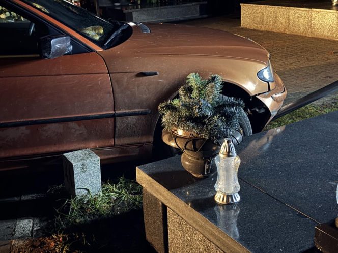 Uciekał przed policją i wjechał na cmentarz