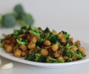 Zrób to raz, a będziesz wracać. Ciecierzyca z brokułami w ekspresowej glazurze