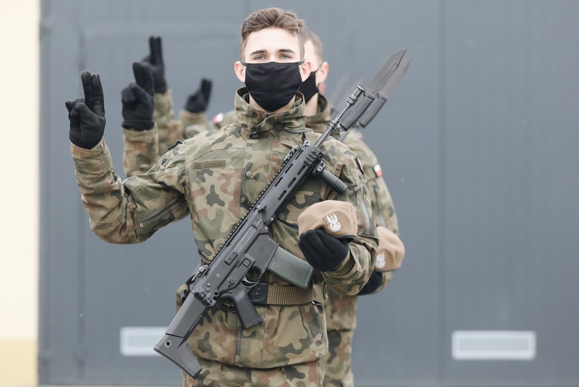Przysięga terytorialsów w Jarosławiu. 14 kobiet założyło mundur [ZDJĘCIA]