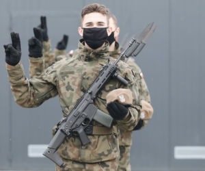 Przysięga terytorialsów w Jarosławiu. 14 kobiet założyło mundur [ZDJĘCIA]