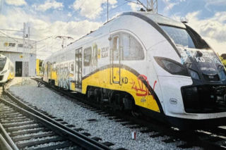 Niszczył farbą pociągi w powiecie rawickim. Przyjeżdżał specjalnie z Wrocławia