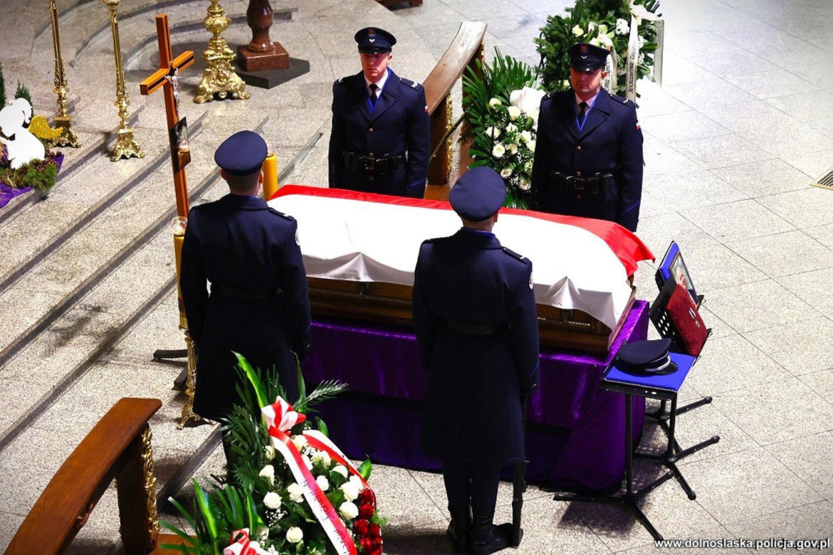 „Niebo płakało, a my razem z nim”. Strumienie deszczu i łez na pogrzebach Daniela i Ireneusza