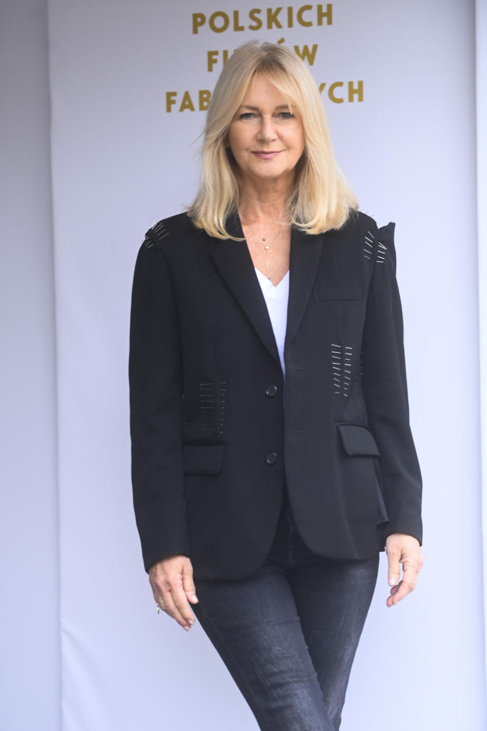 Grażyna Torbicka zadała szyku na festiwalu w Gdyni. Czas się dla niej zatrzymał. Co za stylizacja!