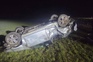 19-latek dachował autem! Miał prawo jazdy od 4 miesięcy