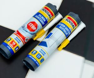 Jak poprawnie usunąć starą fugę i silikon oraz nałożyć nowy? Murator Remontuje