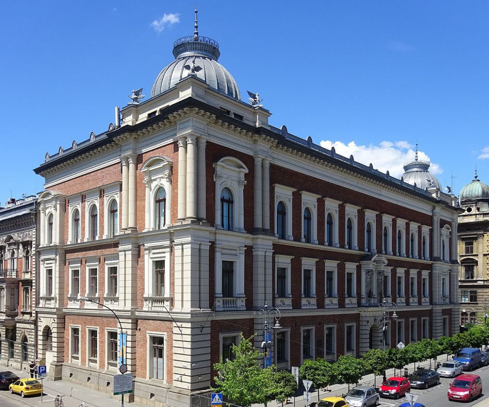 Kraków. Pomoc dla wykładowców i studentów ASP pod ręką. Pandemia doświadczeniem traumatycznym