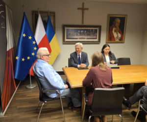 Wałęsa zdjął z piersi ukraińską flagę. To reakcja na Bohaterów UPA