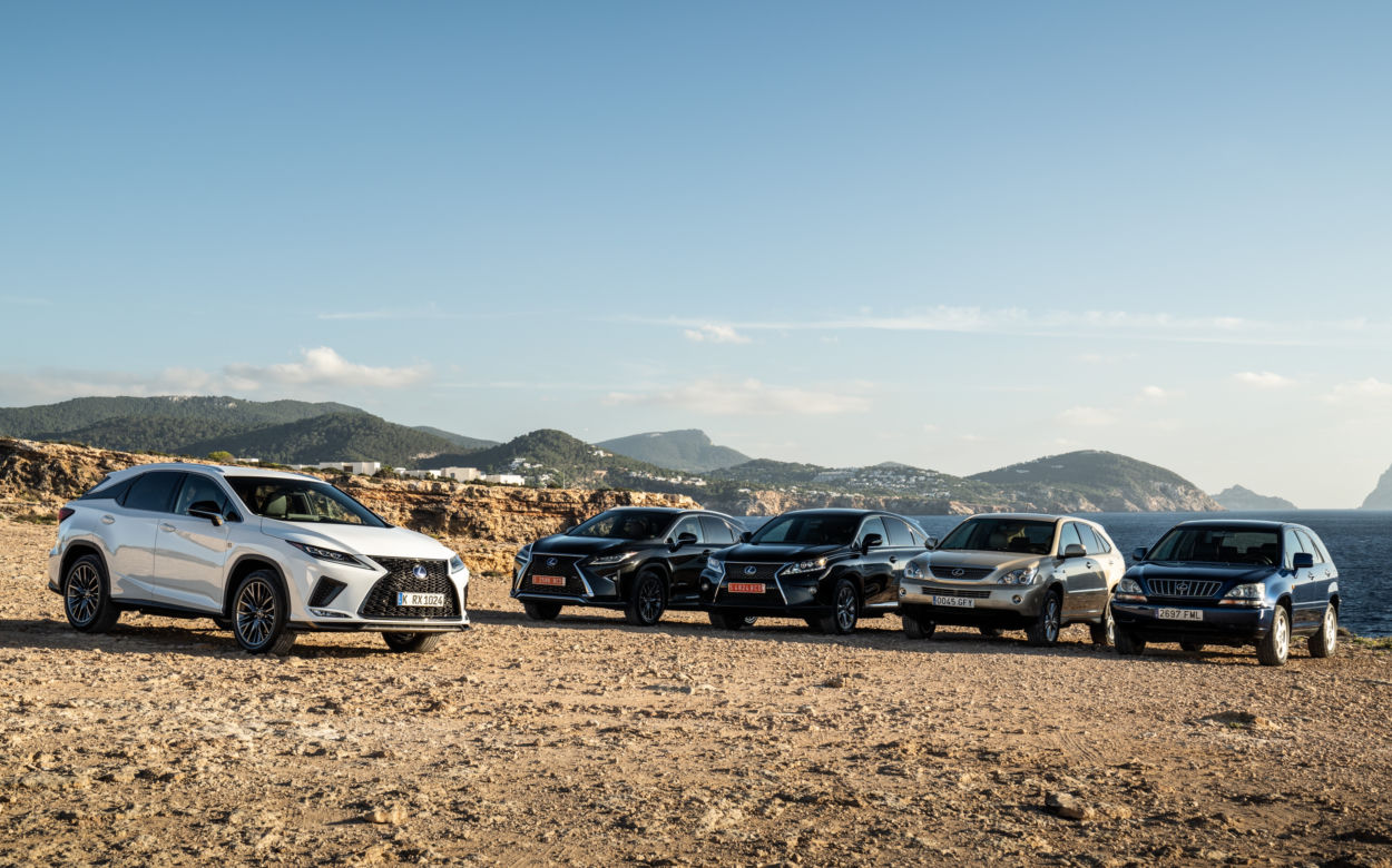 Lexus RX wszystkich generacji - tak zmieniał się SUV
